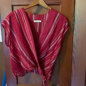 Cross blouse with tie at bottom